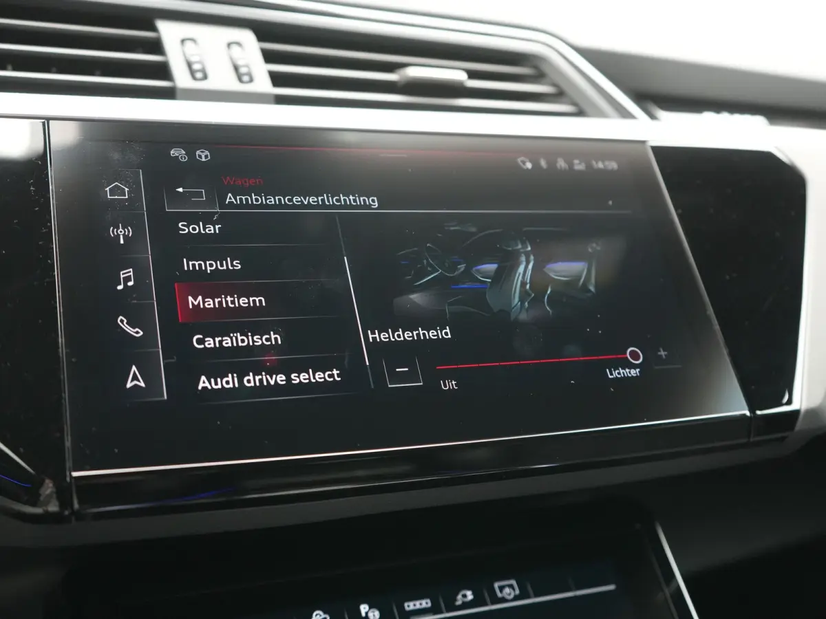 55 Quattro S Line 115 kWh 408pk Dealer O.H. | Adaptive Cruise | Matrix LED | 360 Camera | Bang & Olufsen | Alcantara Sportstoelen Memory & Verwarmd | Sfeerverlichting | Keyless | BLIS | Navi