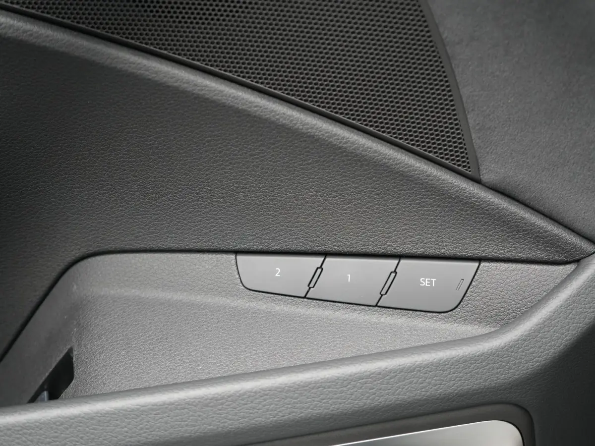 55 Quattro S Line 115 kWh 408pk Dealer O.H. | Adaptive Cruise | Matrix LED | 360 Camera | Bang & Olufsen | Alcantara Sportstoelen Memory & Verwarmd | Sfeerverlichting | Keyless | BLIS | Navi