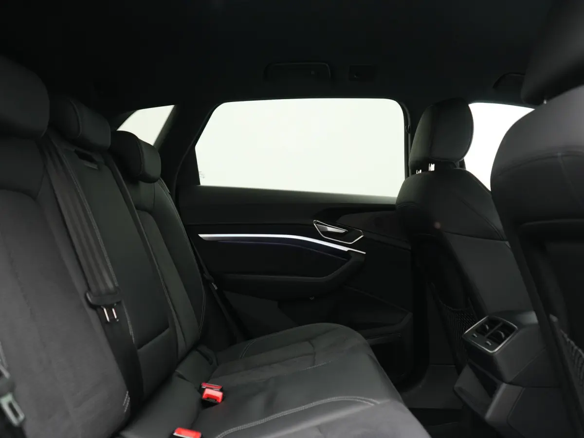 55 Quattro S Line 115 kWh 408pk Dealer O.H. | SOH 97,5% | Adaptive Cruise | Matrix LED | 360 Camera | Bang & Olufsen | Alcantara Sportstoelen Memory & Verwarmd | Sfeerverlichting | Keyless |