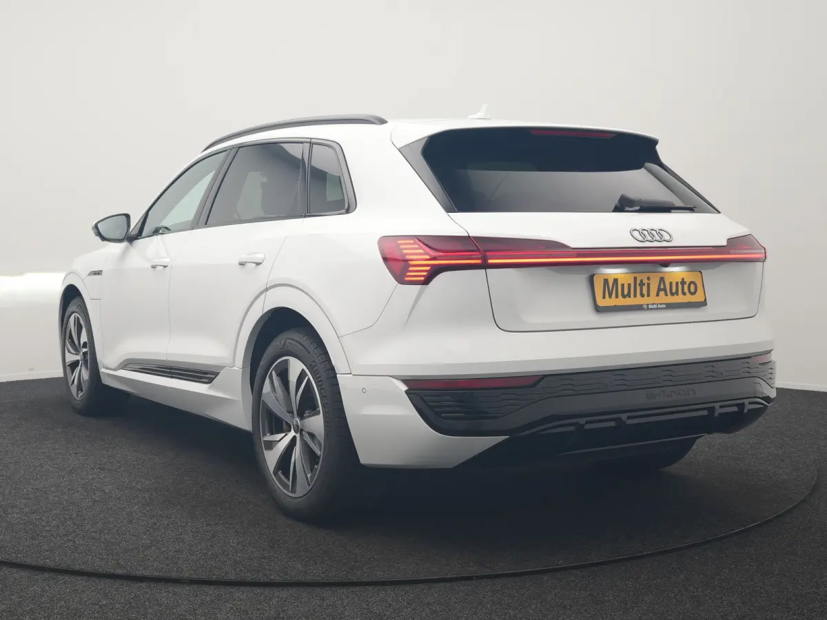 55 Quattro S Line 115 kWh 408pk Dealer O.H. | Adaptive Cruise | Matrix LED | 360 Camera | Bang & Olufsen | Alcantara Sportstoelen Memory & Verwarmd | Sfeerverlichting | Keyless | BLIS | Navi