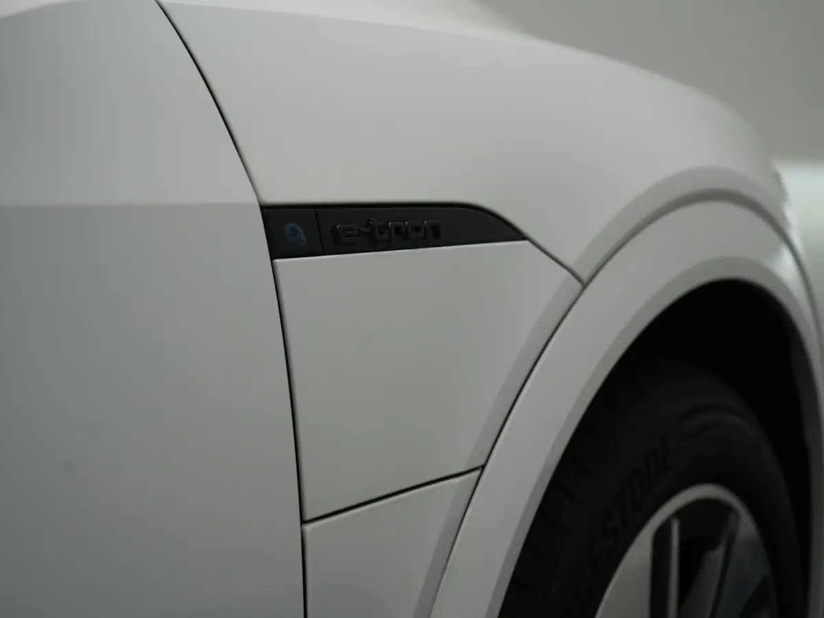 55 Quattro S Line 115 kWh 408pk Dealer O.H. | Adaptive Cruise | Matrix LED | 360 Camera | Bang & Olufsen | Alcantara Sportstoelen Memory & Verwarmd | Sfeerverlichting | Keyless | BLIS | Navi