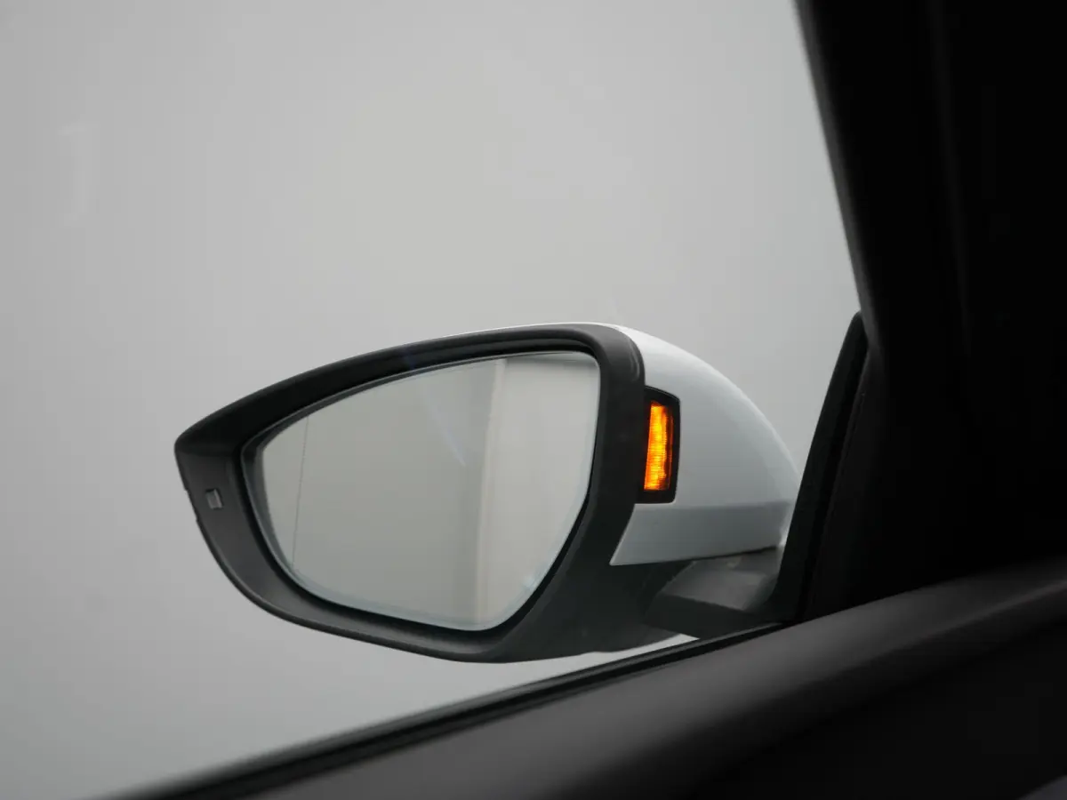 55 Quattro S Line 115 kWh 408pk Dealer O.H. | Adaptive Cruise | Matrix LED | 360 Camera | Bang & Olufsen | Alcantara Sportstoelen Memory & Verwarmd | Sfeerverlichting | Keyless | BLIS | Navi