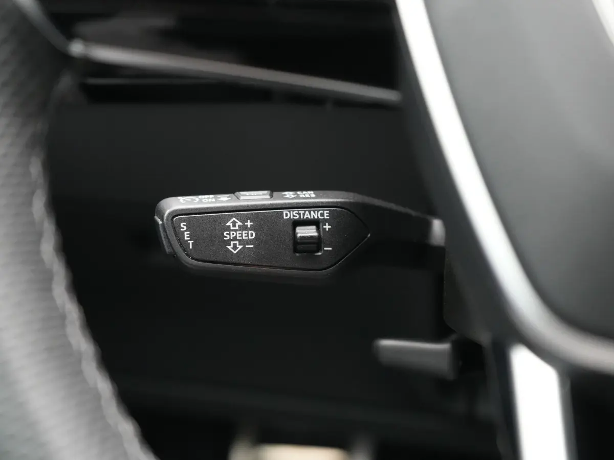 55 Quattro S Line 115 kWh 408pk Dealer O.H. | Adaptive Cruise | Matrix LED | 360 Camera | Bang & Olufsen | Alcantara Sportstoelen Memory & Verwarmd | Sfeerverlichting | Keyless | BLIS | Navi