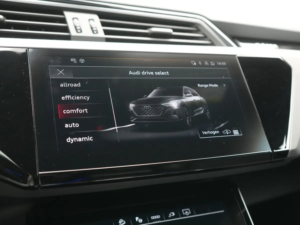 55 Quattro S Line 115 kWh 408pk Dealer O.H. | Adaptive Cruise | Matrix LED | 360 Camera | Bang & Olufsen | Alcantara Sportstoelen Memory & Verwarmd | Sfeerverlichting | Keyless | BLIS | Navi