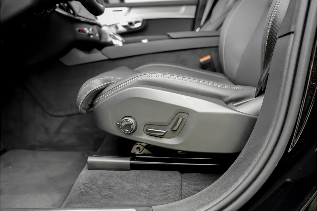 2.0 T8 Plug-in AWD Ultra Black 7p Model 2027 B&W Pano Massage Stoelventilatie Trekhaak