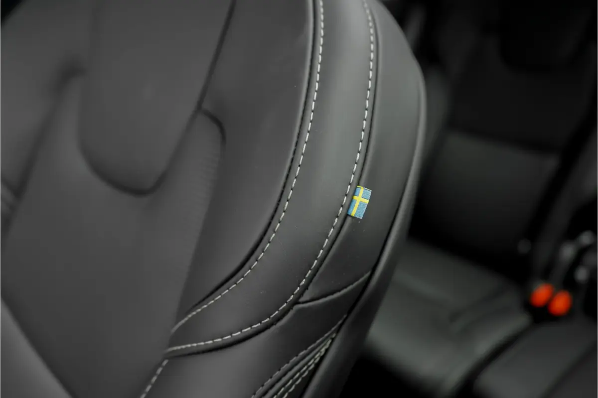 2.0 T8 Plug-in AWD Ultra Black 7p Model 2027 B&W Pano Massage Stoelventilatie Trekhaak