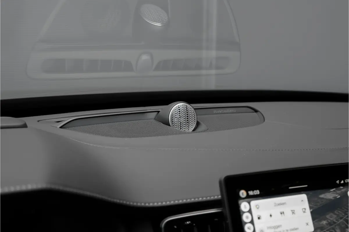 2.0 T8 Plug-in AWD Ultra Black 7p Model 2027 B&W Pano Massage Stoelventilatie Trekhaak