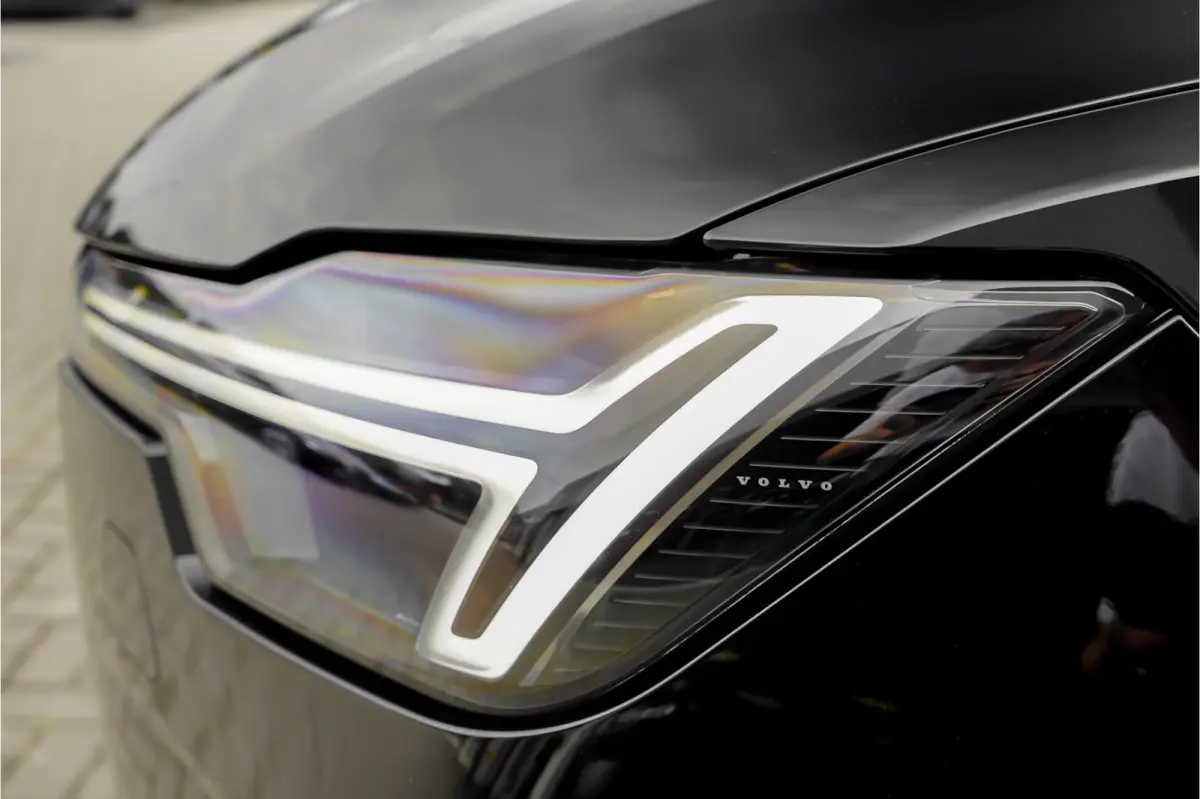2.0 T8 Plug-in AWD Ultra Black 7p Model 2027 B&W Pano Massage Stoelventilatie Trekhaak