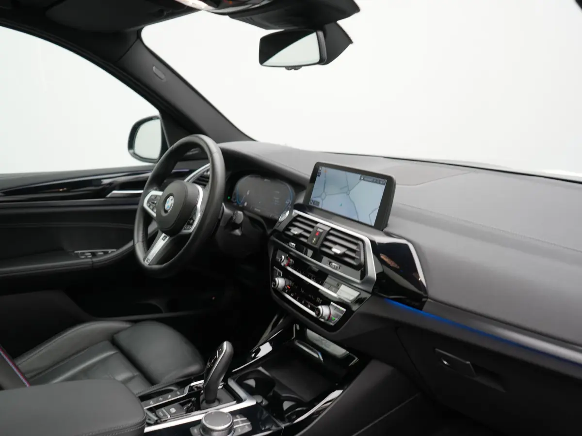 xDrive30e M Sport PHEV 293pk Dealer O.H. | SOH 86,7% | Trekhaak Af Fabriek | Panodak | Adaptive Cruise | 360 Camera | Harman / Kardon | Lederen Sportstoelen Memory & Verwarmd | BLIS | Keyles
