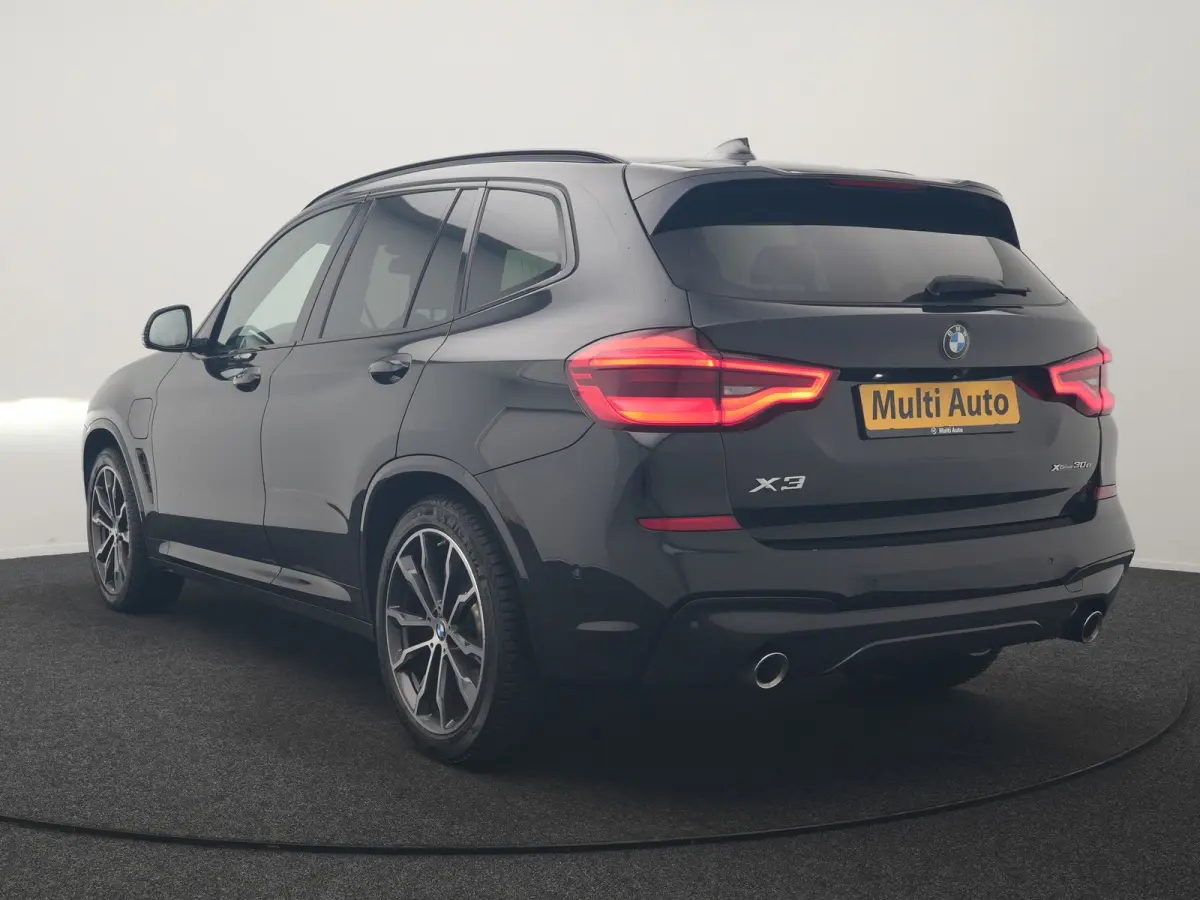 xDrive30e M Sport PHEV 293pk Dealer O.H. | Trekhaak Af Fabriek | Panodak | Adaptive Cruise | 360 Camera | Harman / Kardon | Lederen Sportstoelen Memory & Verwarmd | BLIS | Keyless | Sfeerver