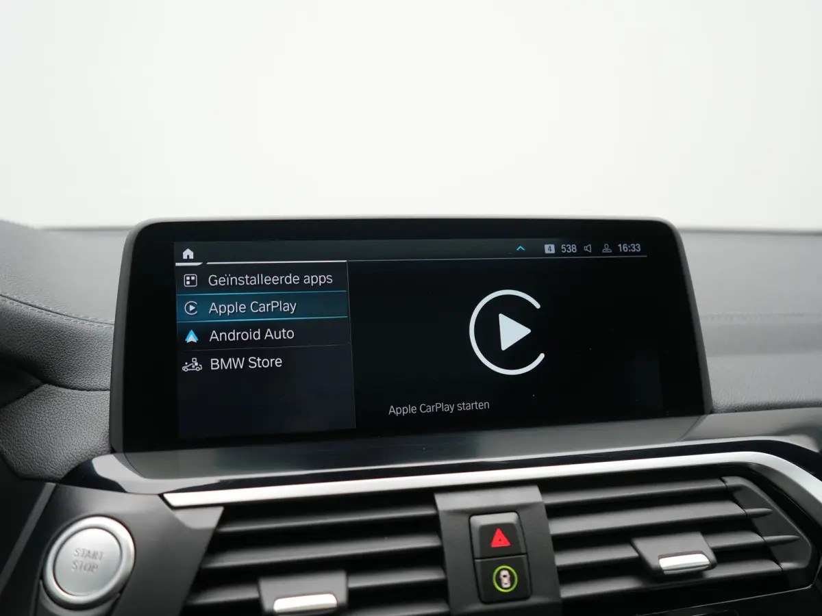 xDrive30e M Sport PHEV 293pk Dealer O.H. | Trekhaak Af Fabriek | Panodak | Adaptive Cruise | 360 Camera | Harman / Kardon | Lederen Sportstoelen Memory & Verwarmd | BLIS | Keyless | Sfeerver