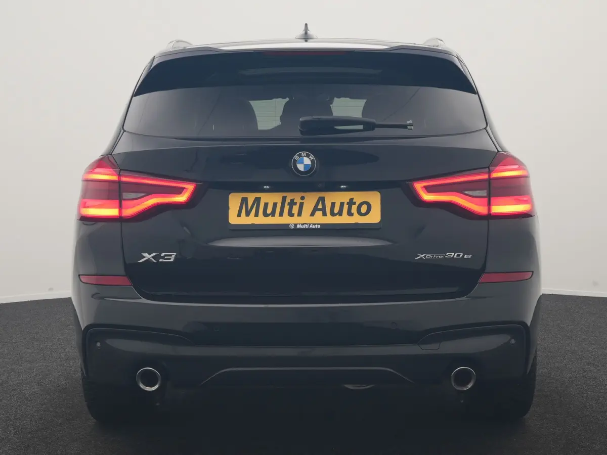 xDrive30e M Sport PHEV 293pk Dealer O.H. | Trekhaak Af Fabriek | Panodak | Adaptive Cruise | 360 Camera | Harman / Kardon | Lederen Sportstoelen Memory & Verwarmd | BLIS | Keyless | Sfeerver