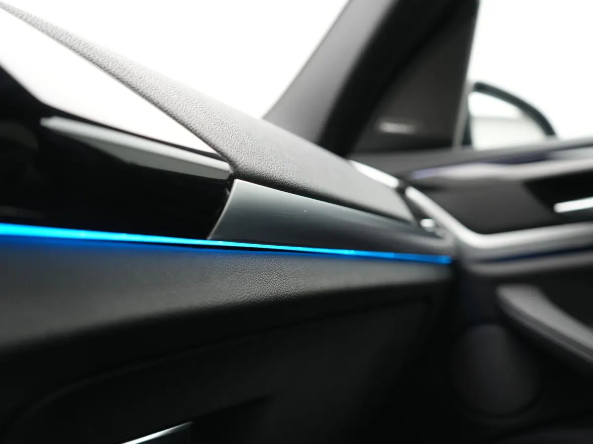 xDrive30e M Sport PHEV 293pk Dealer O.H. | Trekhaak Af Fabriek | Panodak | Adaptive Cruise | 360 Camera | Harman / Kardon | Lederen Sportstoelen Memory & Verwarmd | BLIS | Keyless | Sfeerver