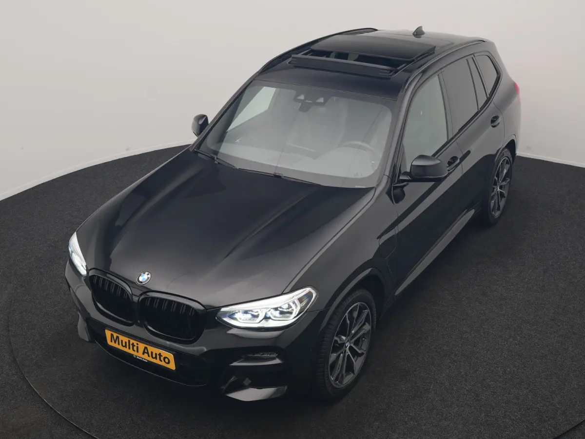 xDrive30e M Sport PHEV 293pk Dealer O.H. | Trekhaak Af Fabriek | Panodak | Adaptive Cruise | 360 Camera | Harman / Kardon | Lederen Sportstoelen Memory & Verwarmd | BLIS | Keyless | Sfeerver