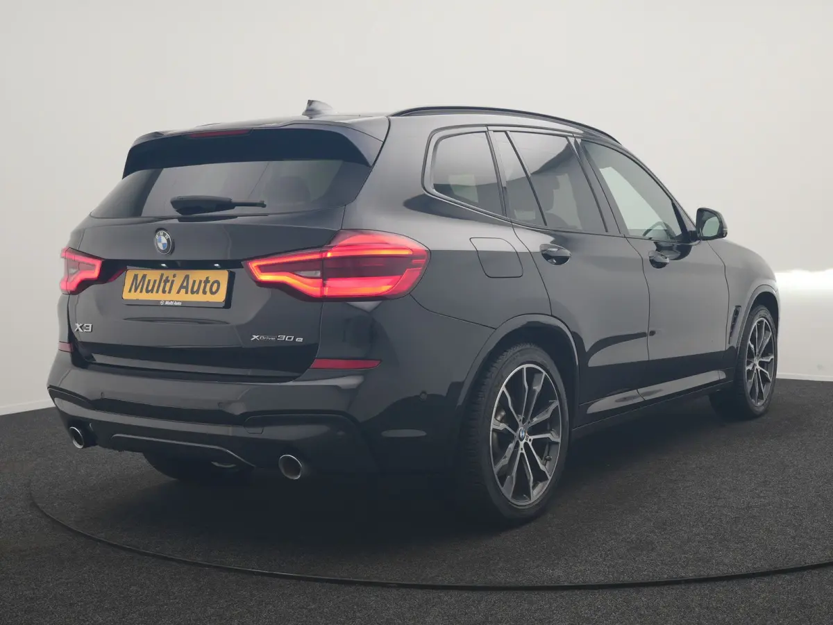 xDrive30e M Sport PHEV 293pk Dealer O.H. | Trekhaak Af Fabriek | Panodak | Adaptive Cruise | 360 Camera | Harman / Kardon | Lederen Sportstoelen Memory & Verwarmd | BLIS | Keyless | Sfeerver