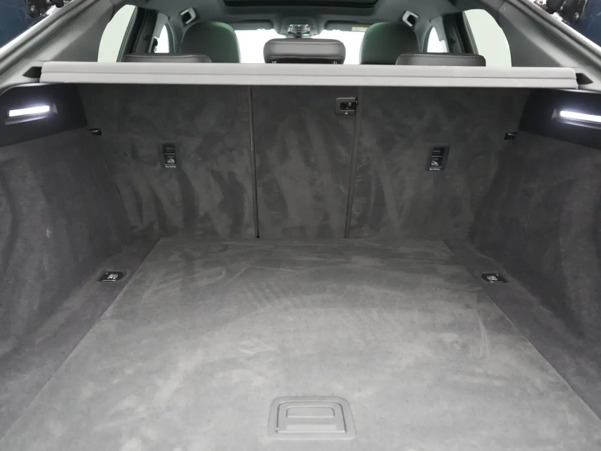50 quattro S Line 95 kWh 340pk Dealer O.H. | Panodak | Luchtvering | 360 Camera | Matrix LED | Alcantara Sportstoelen Verwarmd | Keyless | Sfeerverlichting | Apple Carplay | Navigatie | DAB 