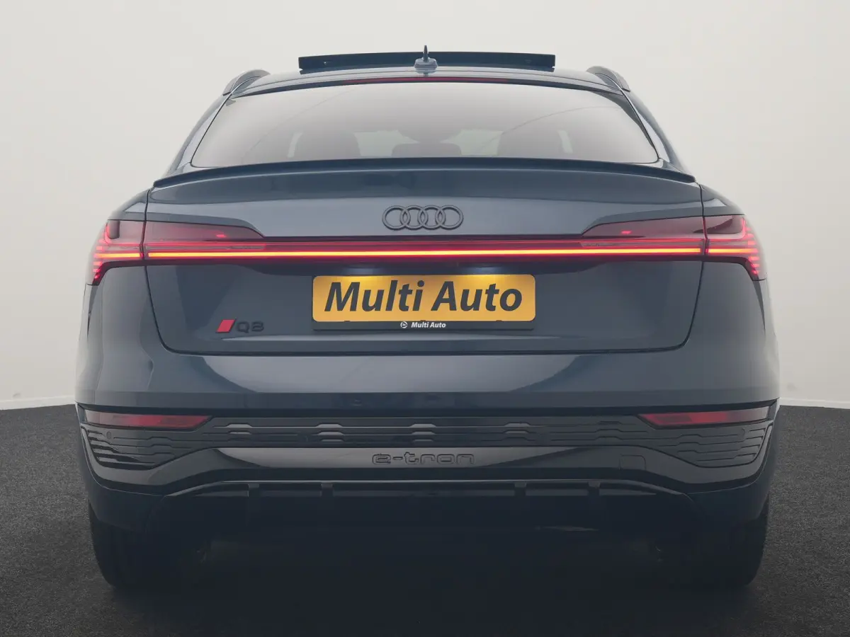50 quattro S Line 95 kWh 340pk Dealer O.H. | Panodak | Luchtvering | 360 Camera | Matrix LED | Alcantara Sportstoelen Verwarmd | Keyless | Sfeerverlichting | Apple Carplay | Navigatie | DAB 