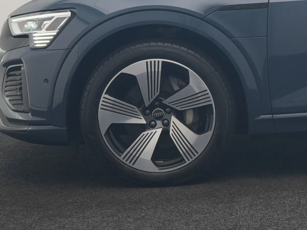 50 quattro S Line 95 kWh 340pk Dealer O.H. | Panodak | Luchtvering | 360 Camera | Matrix LED | Alcantara Sportstoelen Verwarmd | Keyless | Sfeerverlichting | Apple Carplay | Navigatie | DAB 
