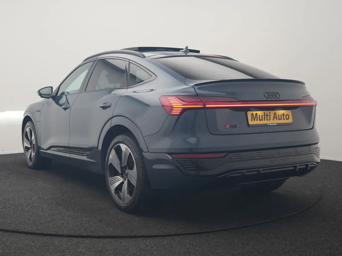 50 quattro S Line 95 kWh 340pk Dealer O.H. | Panodak | Luchtvering | 360 Camera | Matrix LED | Alcantara Sportstoelen Verwarmd | Keyless | Sfeerverlichting | Apple Carplay | Navigatie | DAB 
