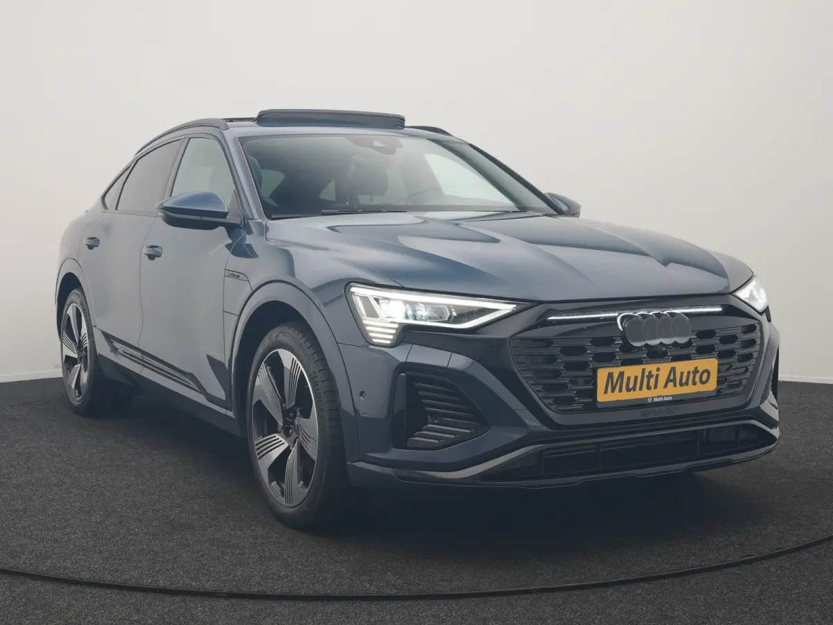 50 quattro S Line 95 kWh 340pk Dealer O.H. | Panodak | Luchtvering | 360 Camera | Matrix LED | Alcantara Sportstoelen Verwarmd | Keyless | Sfeerverlichting | Apple Carplay | Navigatie | DAB 
