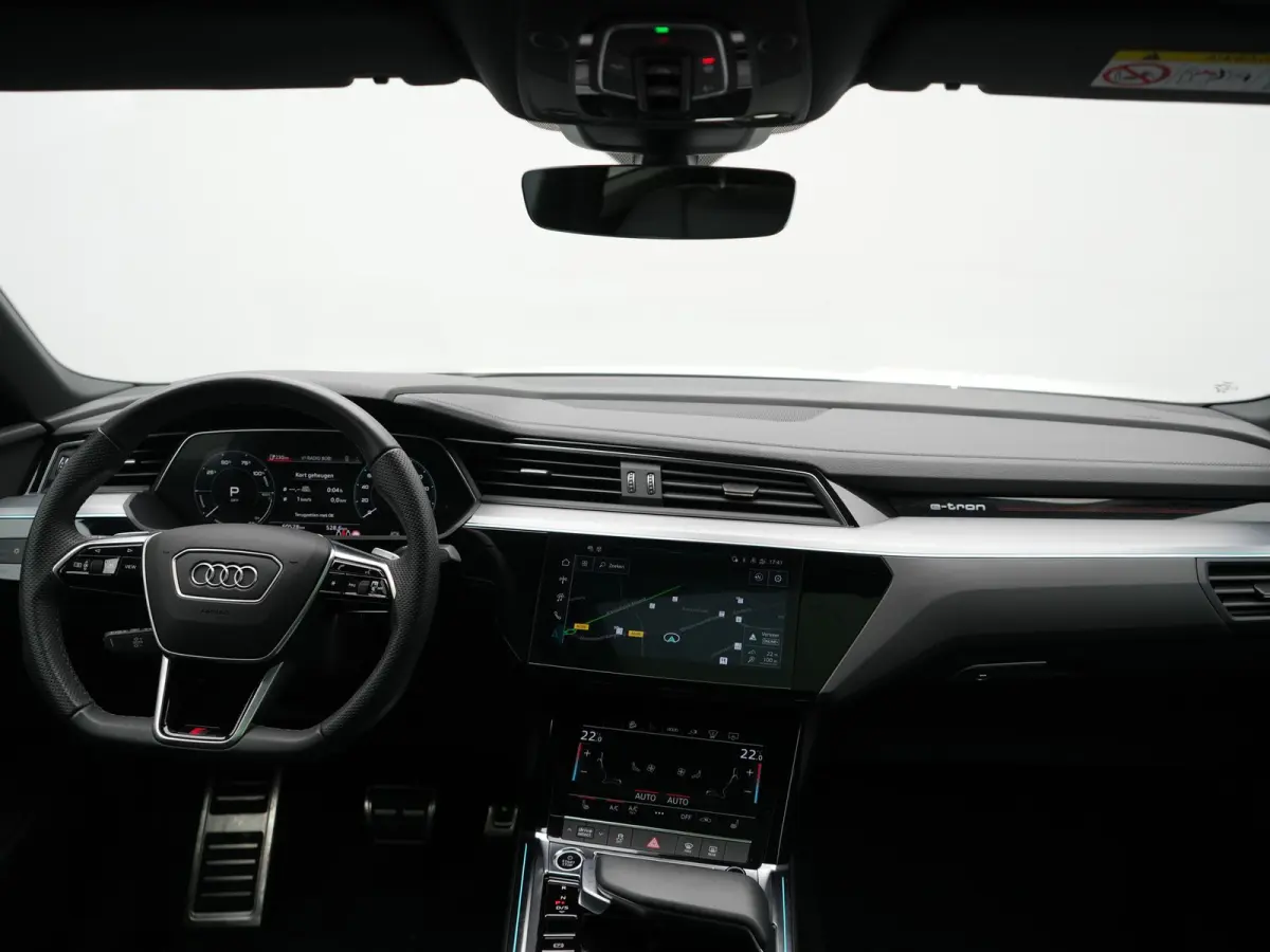 50 quattro S Line 95 kWh 340pk Dealer O.H. | Panodak | Luchtvering | 360 Camera | Matrix LED | Alcantara Sportstoelen Verwarmd | Keyless | Sfeerverlichting | Apple Carplay | Navigatie | DAB 