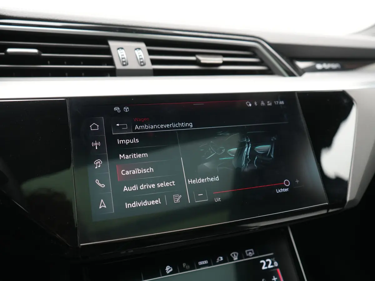 50 quattro S Line 95 kWh 340pk Dealer O.H. | Panodak | Luchtvering | 360 Camera | Matrix LED | Alcantara Sportstoelen Verwarmd | Keyless | Sfeerverlichting | Apple Carplay | Navigatie | DAB 