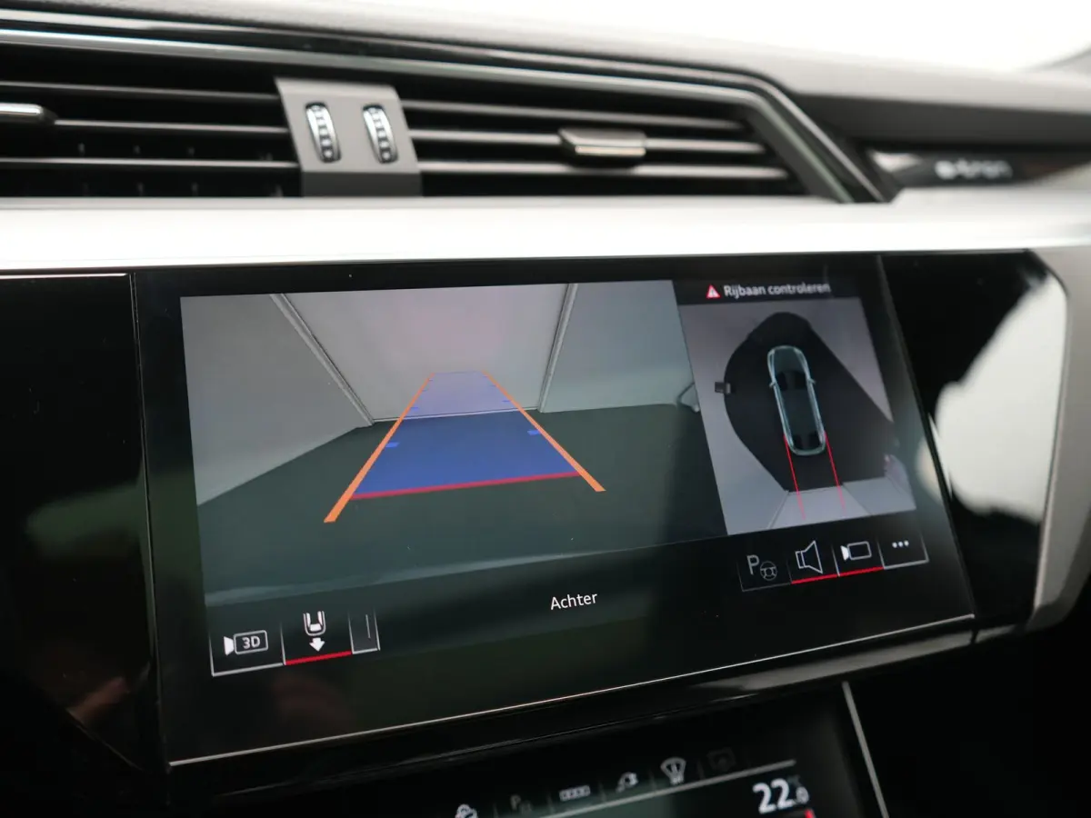50 quattro S Line 95 kWh 340pk Dealer O.H. | Panodak | Luchtvering | 360 Camera | Matrix LED | Alcantara Sportstoelen Verwarmd | Keyless | Sfeerverlichting | Apple Carplay | Navigatie | DAB 