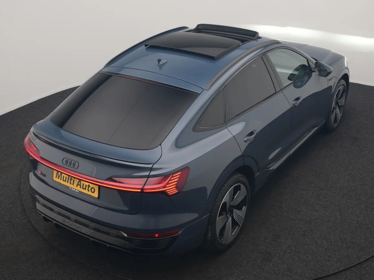 50 quattro S Line 95 kWh 340pk Dealer O.H. | Panodak | Luchtvering | 360 Camera | Matrix LED | Alcantara Sportstoelen Verwarmd | Keyless | Sfeerverlichting | Apple Carplay | Navigatie | DAB 