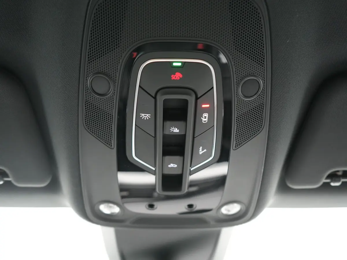 50 quattro S Line 95 kWh 340pk Dealer O.H. | Panodak | Luchtvering | 360 Camera | Matrix LED | Alcantara Sportstoelen Verwarmd | Keyless | Sfeerverlichting | Apple Carplay | Navigatie | DAB 