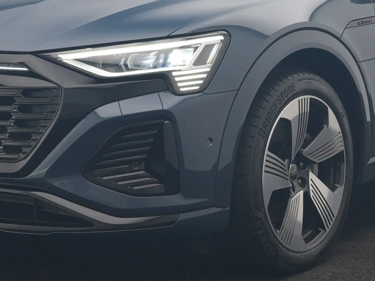 50 quattro S Line 95 kWh 340pk Dealer O.H. | Panodak | Luchtvering | 360 Camera | Matrix LED | Alcantara Sportstoelen Verwarmd | Keyless | Sfeerverlichting | Apple Carplay | Navigatie | DAB 
