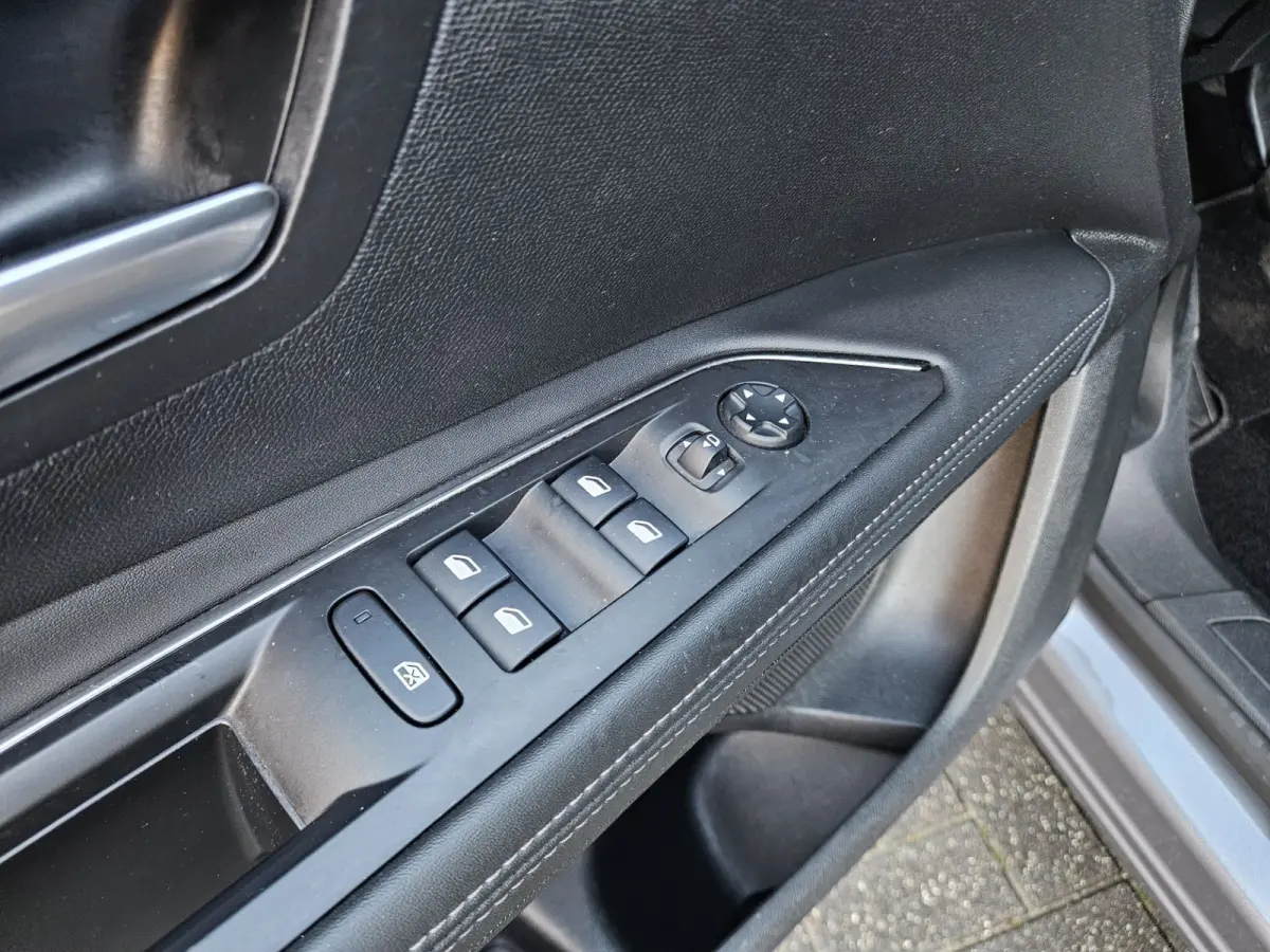 1.2 PureTech Crossway 7-Zitplaatsen! Camera! Carplay! Airco! Navigatie! Cruise Control! Nette Auto!