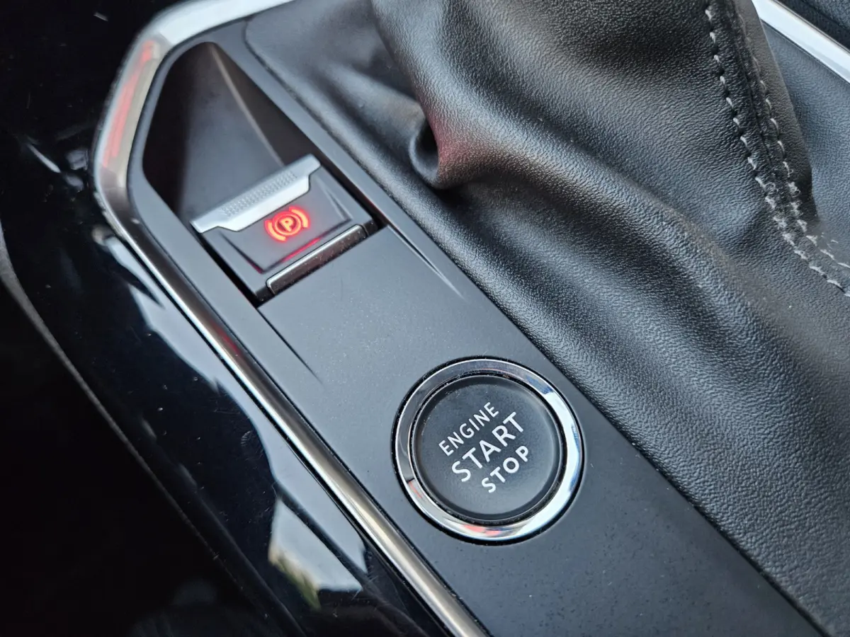 1.2 PureTech Crossway 7-Zitplaatsen! Camera! Carplay! Airco! Navigatie! Cruise Control! Nette Auto!