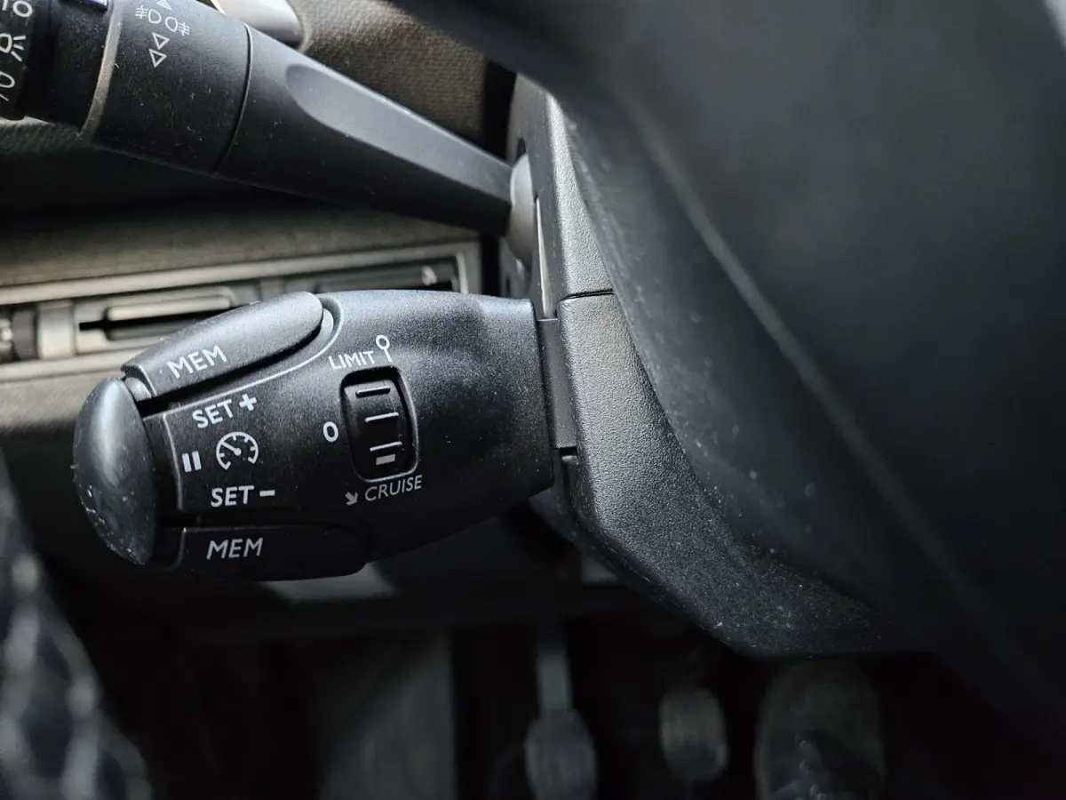 1.2 PureTech Crossway 7-Zitplaatsen! Camera! Carplay! Airco! Navigatie! Cruise Control! Nette Auto!