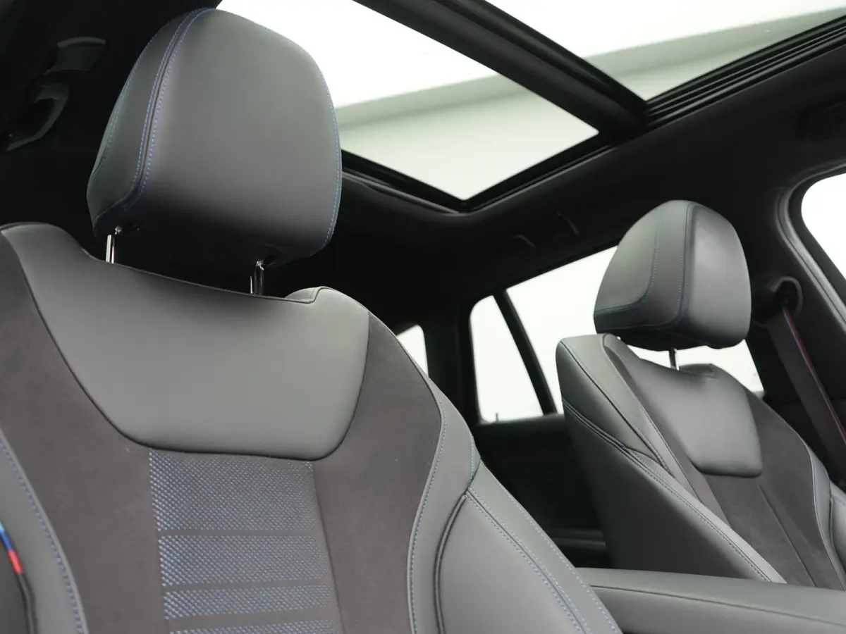 330e M Sport PHEV 293pk Dealer O.H. | SOH 89,2% | Panodak | Head Up | Adaptive Cruise | 360 Camera | Adaptief Onderstel | Laser LED | Alcantara Sportstoelen Memory & Verwarmd | Sfeerverlicht