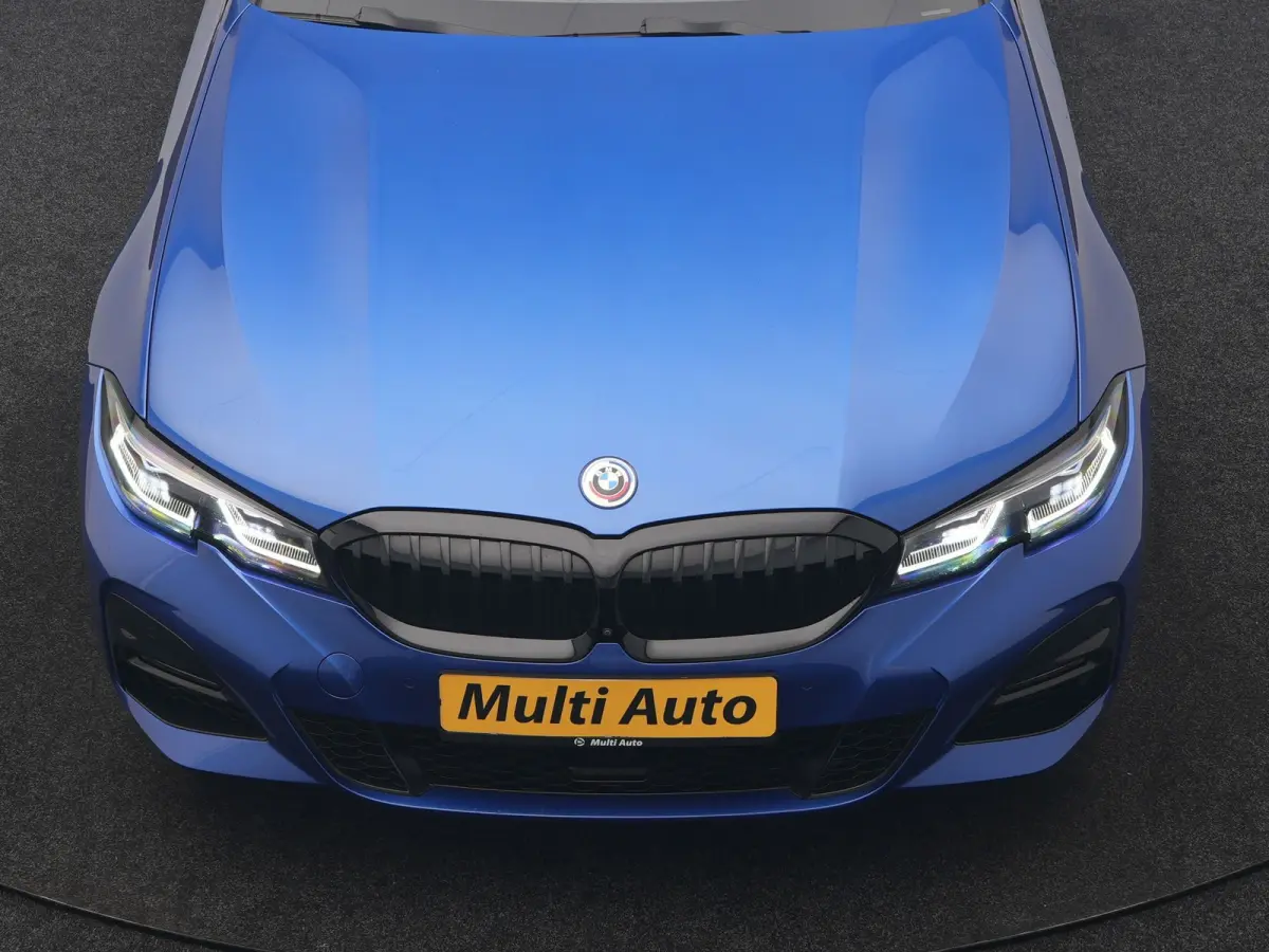 330e M Sport PHEV 293pk Dealer O.H. | SOH 89,2% | Panodak | Head Up | Adaptive Cruise | 360 Camera | Adaptief Onderstel | Laser LED | Alcantara Sportstoelen Memory & Verwarmd | Sfeerverlicht