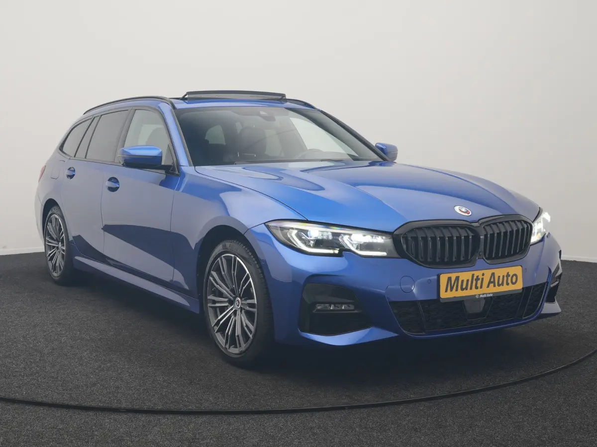 330e M Sport PHEV 293pk Dealer O.H. | SOH 89,2% | Panodak | Head Up | Adaptive Cruise | 360 Camera | Adaptief Onderstel | Laser LED | Alcantara Sportstoelen Memory & Verwarmd | Sfeerverlicht