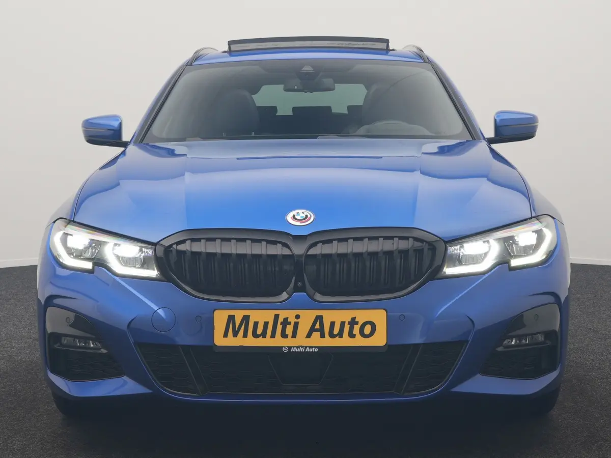330e M Sport PHEV 293pk Dealer O.H. | SOH 89,2% | Panodak | Head Up | Adaptive Cruise | 360 Camera | Adaptief Onderstel | Laser LED | Alcantara Sportstoelen Memory & Verwarmd | Sfeerverlicht