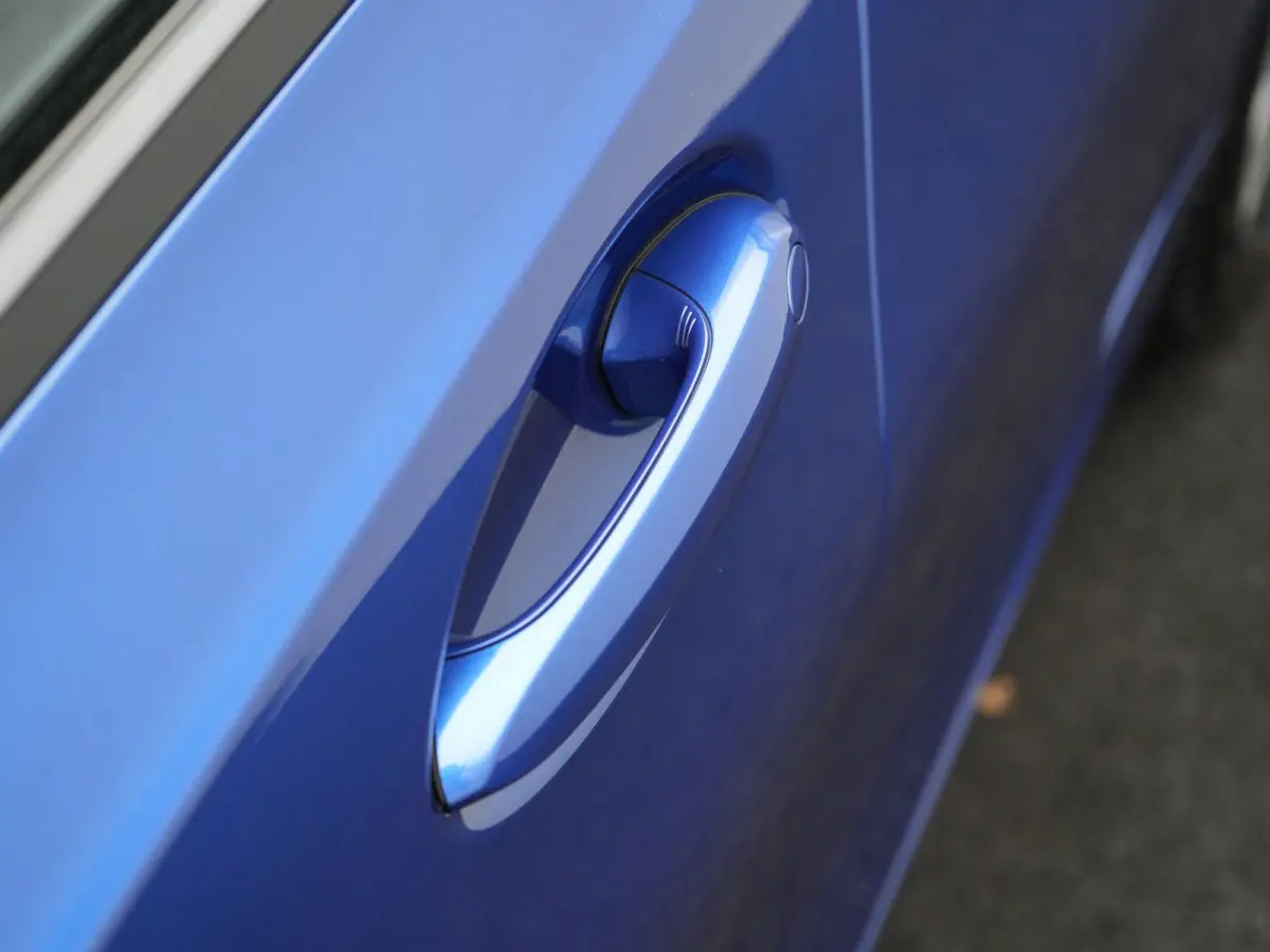 330e M Sport PHEV 293pk Dealer O.H. | SOH 89,2% | Panodak | Head Up | Adaptive Cruise | 360 Camera | Adaptief Onderstel | Laser LED | Alcantara Sportstoelen Memory & Verwarmd | Sfeerverlicht