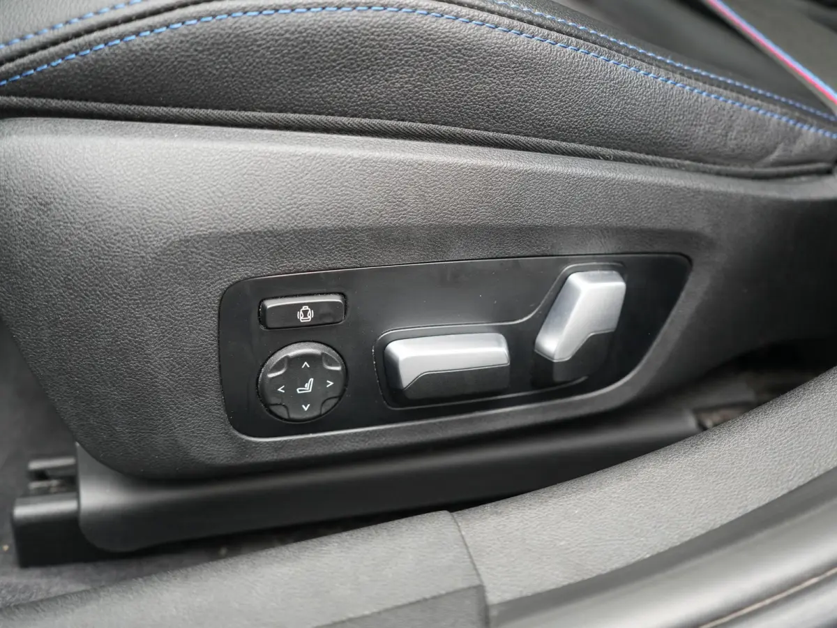 330e M Sport PHEV 293pk Dealer O.H. | SOH 89,2% | Panodak | Head Up | Adaptive Cruise | 360 Camera | Adaptief Onderstel | Laser LED | Alcantara Sportstoelen Memory & Verwarmd | Sfeerverlicht