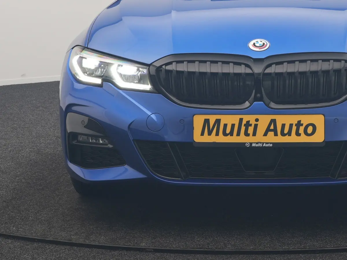 330e M Sport PHEV 293pk Dealer O.H. | SOH 89,2% | Panodak | Head Up | Adaptive Cruise | 360 Camera | Adaptief Onderstel | Laser LED | Alcantara Sportstoelen Memory & Verwarmd | Sfeerverlicht
