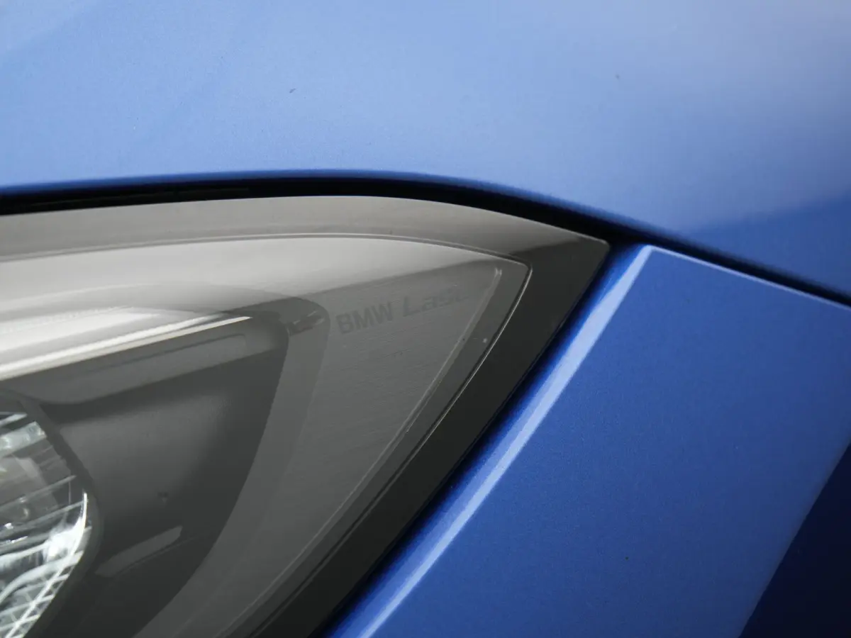 330e M Sport PHEV 293pk Dealer O.H. | SOH 89,2% | Panodak | Head Up | Adaptive Cruise | 360 Camera | Adaptief Onderstel | Laser LED | Alcantara Sportstoelen Memory & Verwarmd | Sfeerverlicht