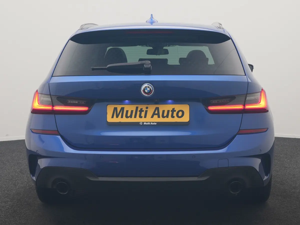 330e M Sport PHEV 293pk Dealer O.H. | SOH 89,2% | Panodak | Head Up | Adaptive Cruise | 360 Camera | Adaptief Onderstel | Laser LED | Alcantara Sportstoelen Memory & Verwarmd | Sfeerverlicht