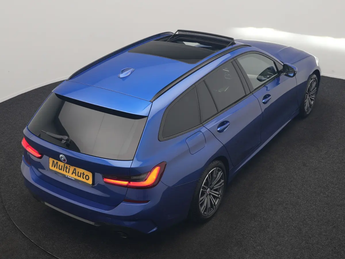 330e M Sport PHEV 293pk Dealer O.H. | SOH 89,2% | Panodak | Head Up | Adaptive Cruise | 360 Camera | Adaptief Onderstel | Laser LED | Alcantara Sportstoelen Memory & Verwarmd | Sfeerverlicht