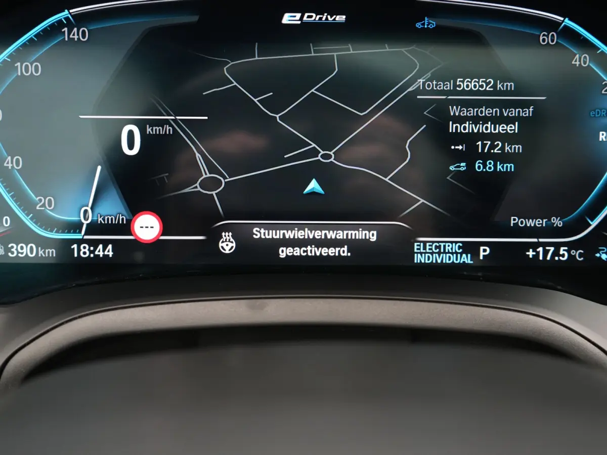 330e M Sport PHEV 293pk Dealer O.H. | SOH 89,2% | Panodak | Head Up | Adaptive Cruise | 360 Camera | Adaptief Onderstel | Laser LED | Alcantara Sportstoelen Memory & Verwarmd | Sfeerverlicht