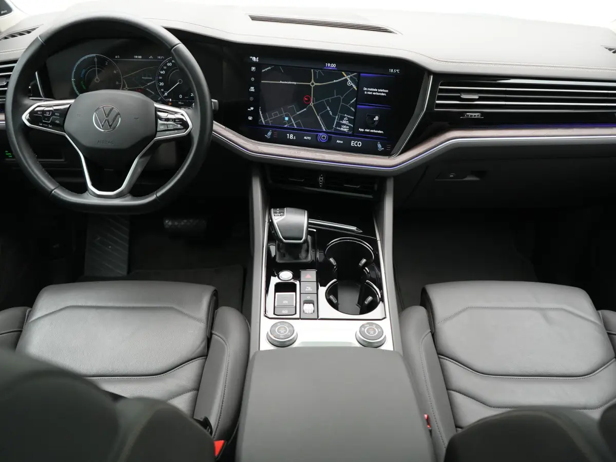 3.0 TSi eHybrid 4MOTION PHEV 381pk Dealer O.H. | SOH 91,3% | Trekhaak Af Fabriek | Luchtvering | Panodak | Adaptive Cruise | Dynaudio | 360 Camera | Head Up | Lederen Comfortstoelen Memory &