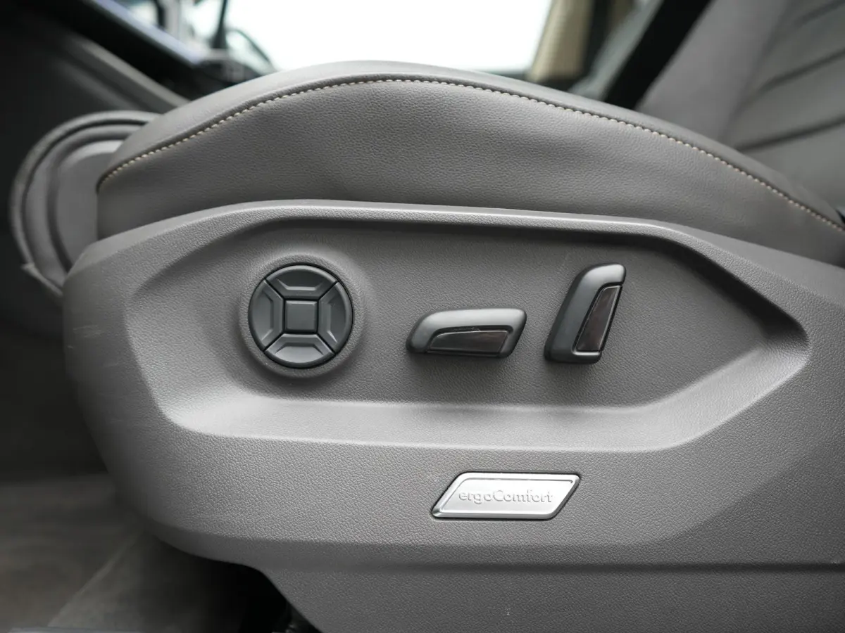 3.0 TSi eHybrid 4MOTION PHEV 381pk Dealer O.H. | SOH 91,3% | Trekhaak Af Fabriek | Luchtvering | Panodak | Adaptive Cruise | Dynaudio | 360 Camera | Head Up | Lederen Comfortstoelen Memory &