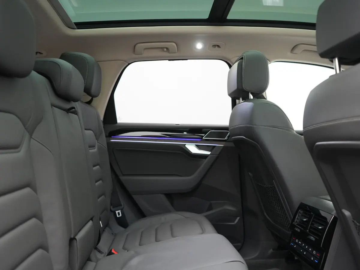 3.0 TSi eHybrid 4MOTION PHEV 381pk Dealer O.H. | SOH 91,3% | Trekhaak Af Fabriek | Luchtvering | Panodak | Adaptive Cruise | Dynaudio | 360 Camera | Head Up | Lederen Comfortstoelen Memory &