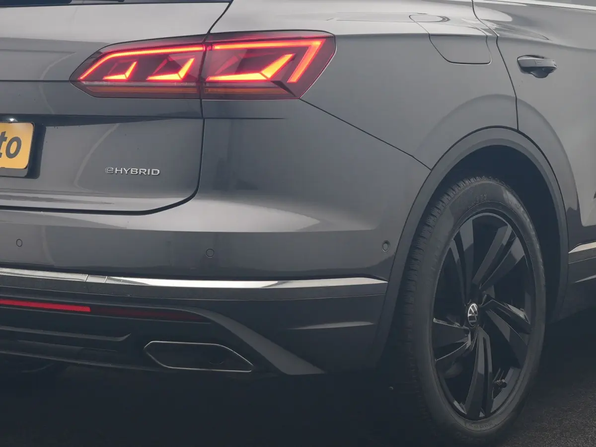 3.0 TSi eHybrid 4MOTION PHEV 381pk Dealer O.H. | SOH 91,3% | Trekhaak Af Fabriek | Luchtvering | Panodak | Adaptive Cruise | Dynaudio | 360 Camera | Head Up | Lederen Comfortstoelen Memory &