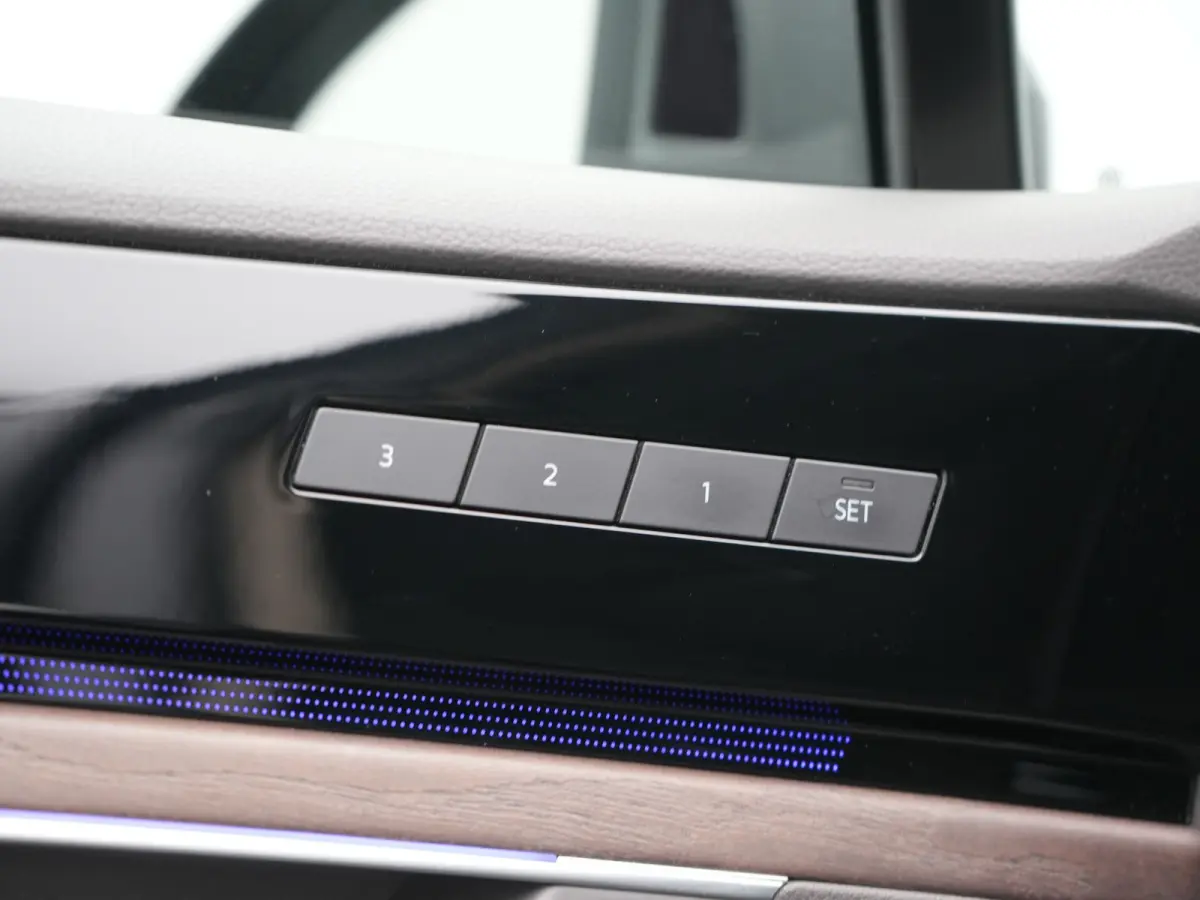 3.0 TSi eHybrid 4MOTION PHEV 381pk Dealer O.H. | SOH 91,3% | Trekhaak Af Fabriek | Luchtvering | Panodak | Adaptive Cruise | Dynaudio | 360 Camera | Head Up | Lederen Comfortstoelen Memory &