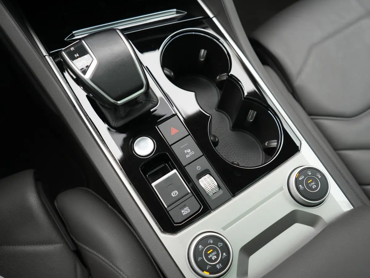 3.0 TSi eHybrid 4MOTION PHEV 381pk Dealer O.H. | SOH 91,3% | Trekhaak Af Fabriek | Luchtvering | Panodak | Adaptive Cruise | Dynaudio | 360 Camera | Head Up | Lederen Comfortstoelen Memory &